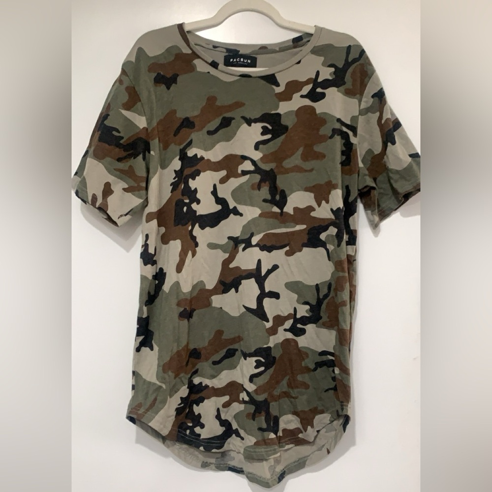 PACSUN, MENS CAMO PRINT LONGER FIT SHORT SLEEVE CREW NECK